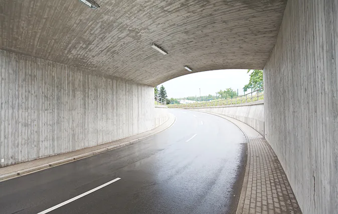 Foto einer Brücke mit Sichtbeton